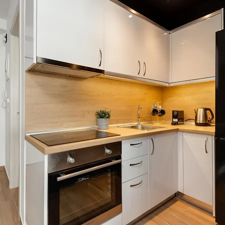Innovative Fun Modern In Ladadika Lejlighed